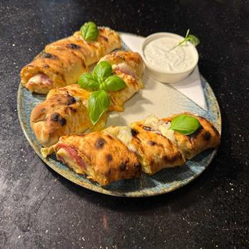 Pizza Brötchen 7 Stück im Karton, Gefüllt mit Schinken & Käse