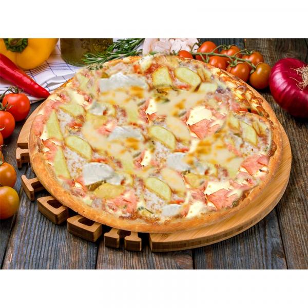 Pizza Europa Belegt mit Schinken, feinen Kartoffelscheiben, Frischkäse und Sauce Hollandaise