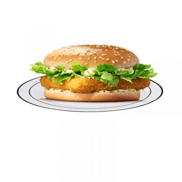 Fischburger mit knackigem Salat, Tomaten und Gurken.